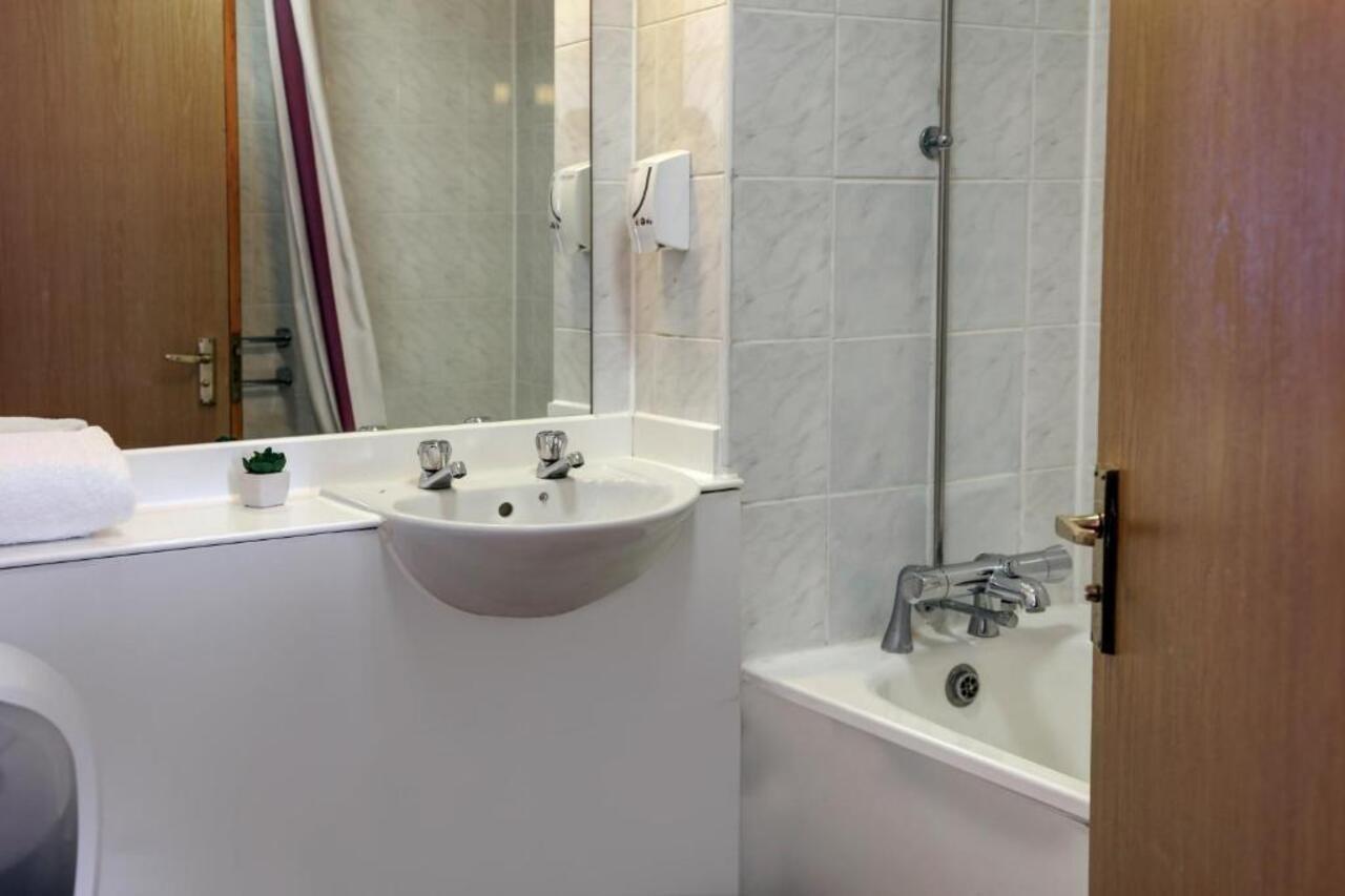 Orchid Epsom; Sure Hotel Collection By Best Western Eksteriør billede