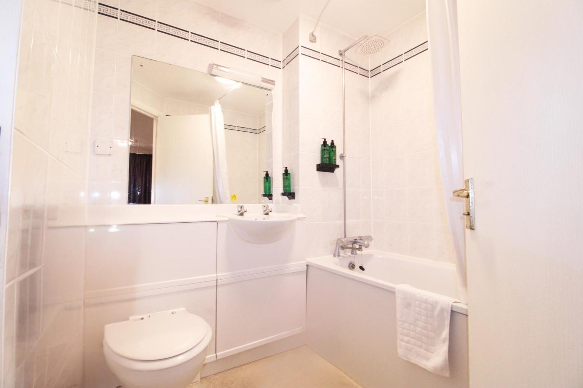 Orchid Epsom; Sure Hotel Collection By Best Western Eksteriør billede